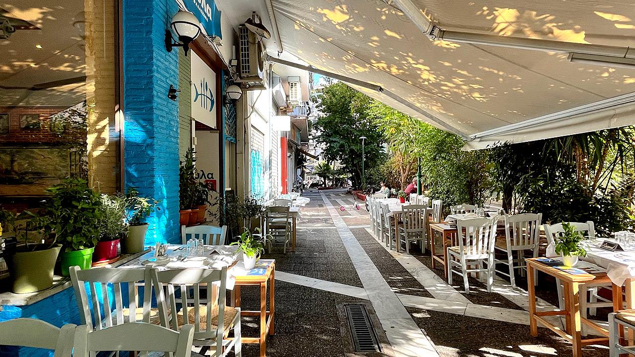 Η Μένουλα στου Γκύζη είναι το τέλειο αστικό ουζερί για ψαρικά