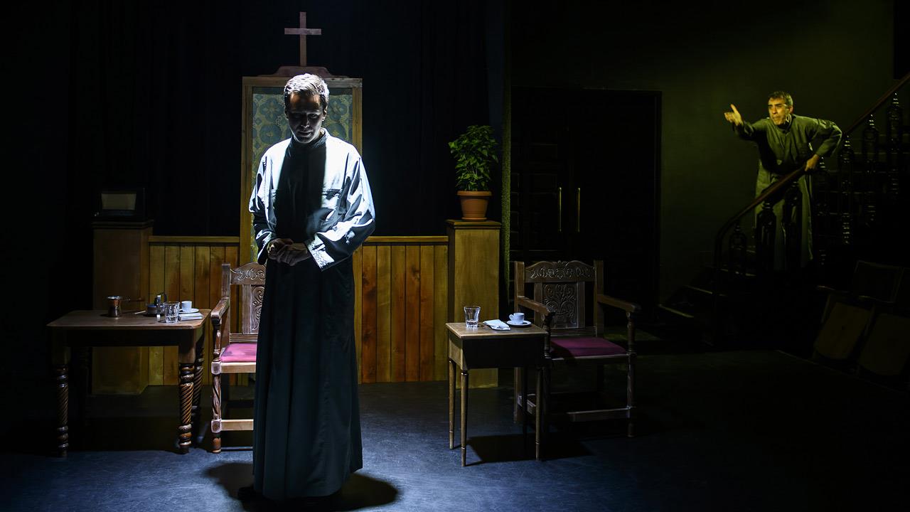 Ήλιος με δόντια: Ο Θανάσης Ζερίτης σκηνοθετεί το έργο του Γιάννη Μακριδάκη