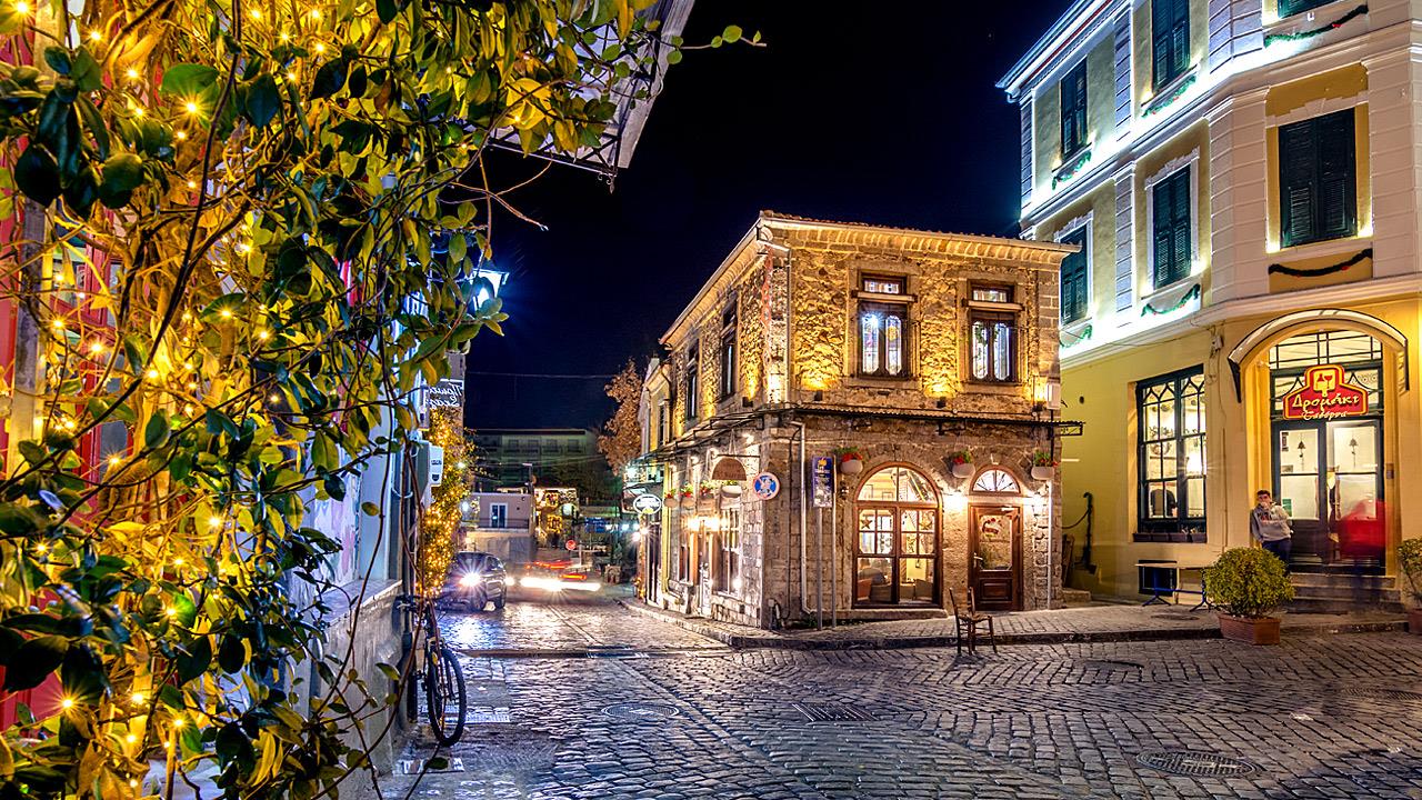 Οικονομικοί προορισμοί για Χριστούγεννα στην Ελλάδα: Φθηνές γιορτινές αποδράσεις