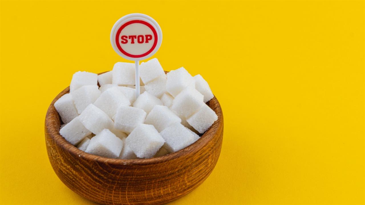 Πώς να περιορίσεις τη ζάχαρη χωρίς να κόψεις τα γλυκά
