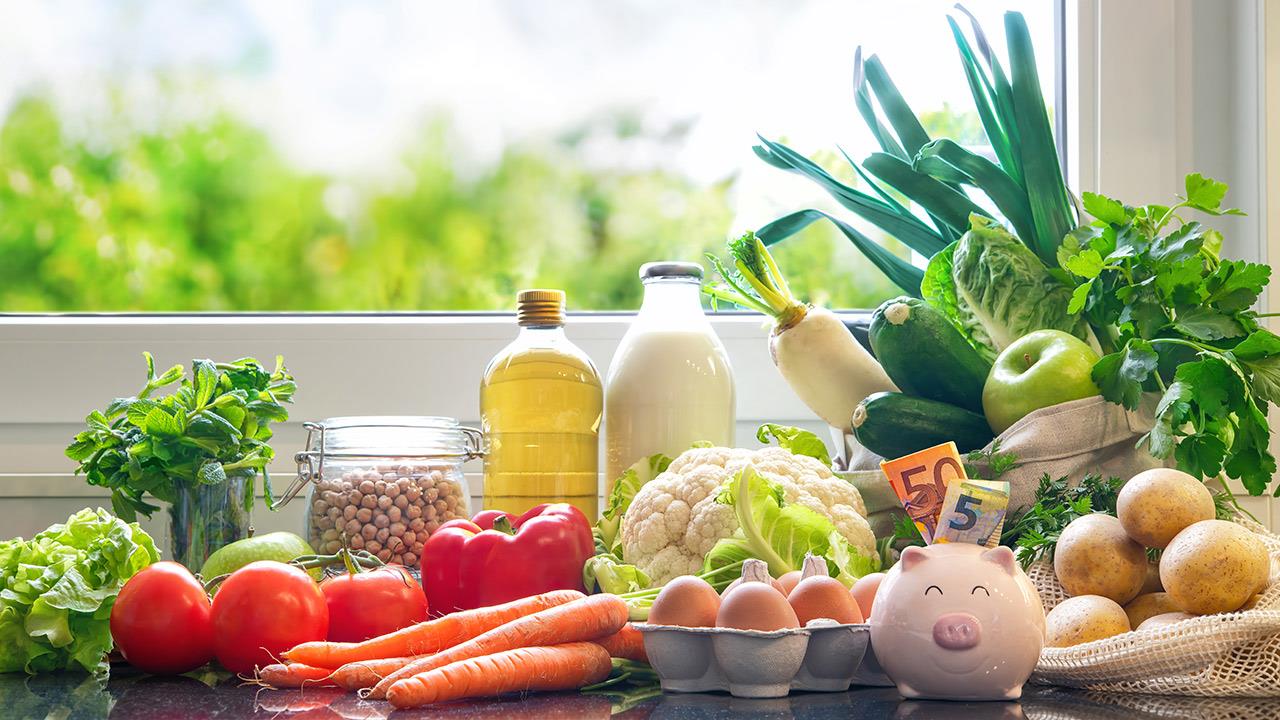 Πώς να τρως υγιεινά χωρίς να ξοδέψεις πολλά λεφτά