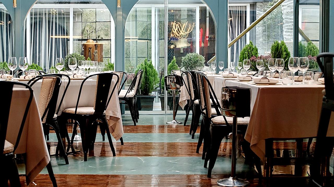 Sea You Mezeri: Το ολοκαίνουργιο εστιατόριο για σοβαρή ψαροφαγία με παιχνιδιάρικη διάθεση