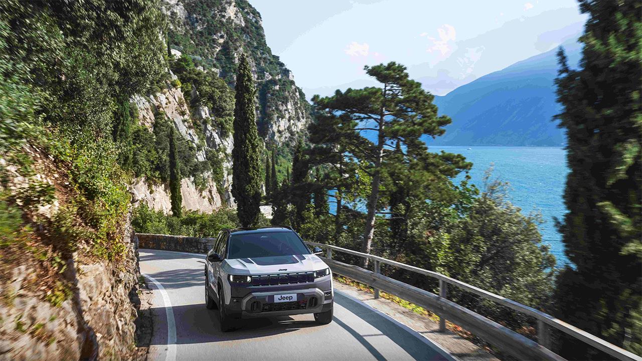 Το αμιγώς ηλεκτρικό Jeep Compass με αυτονομία 500 χλμ. κοστίζει μόλις 37.990 ευρώ