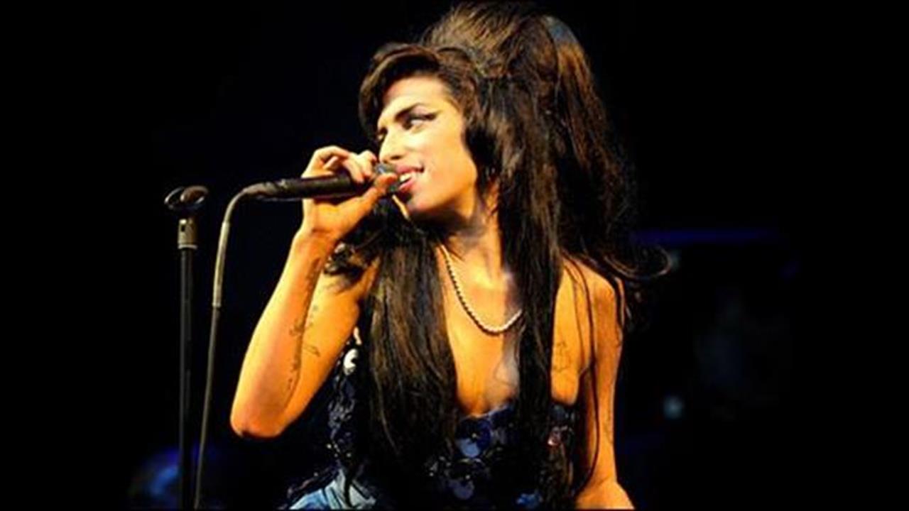Έφυγε η Amy Winehouse