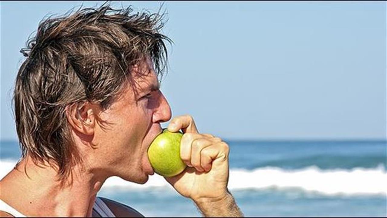 Καλοκαιρινή διατροφή: 8 βήματα για… παραλία