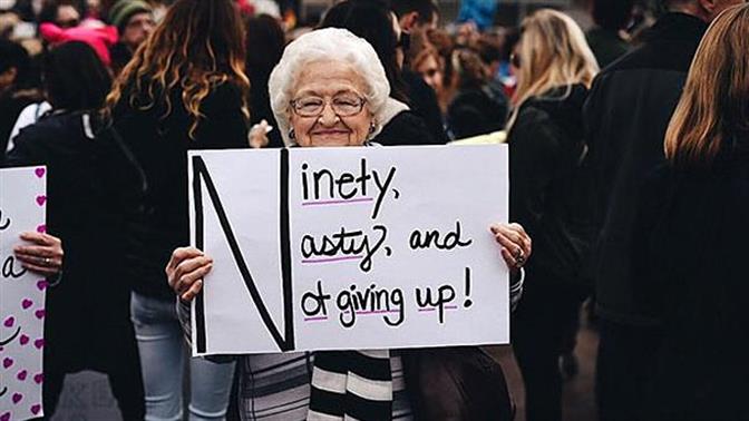 Απίστευτες γιαγιάδες κατά... Τράμπ