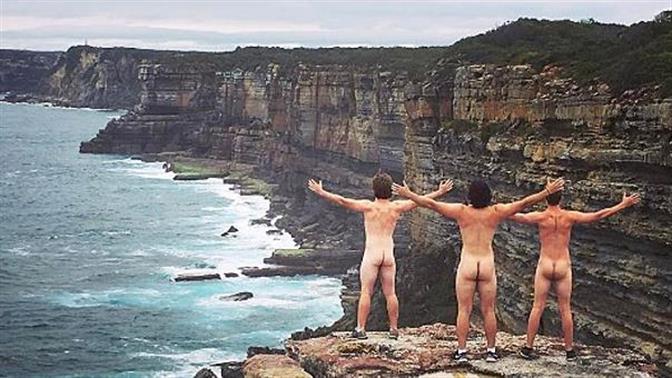 Νέα μόδα: Γυμνές σέλφι στη φύση!