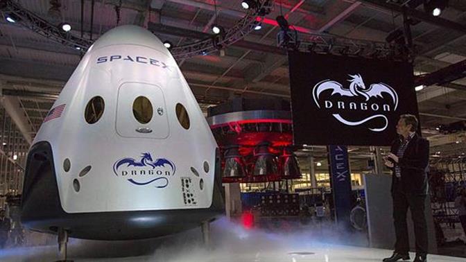 Πάμε κρουαζιέρα γύρω από τη σελήνη;