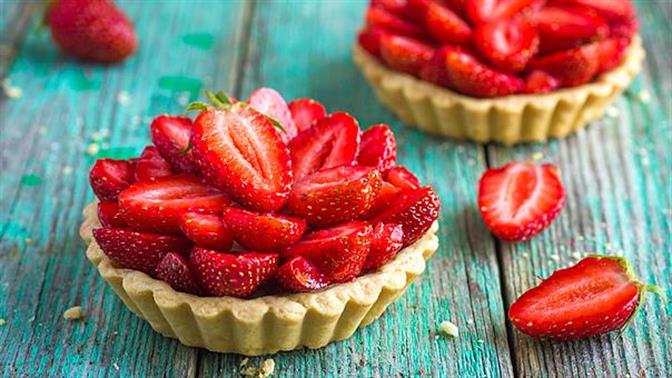 Πώς θα φτιάξετε λαχταριστά γλυκά με φράουλες