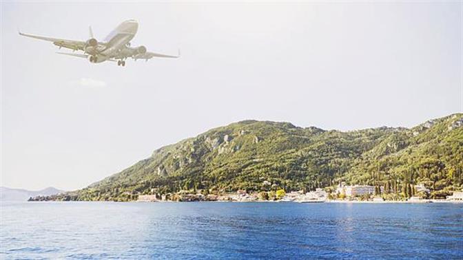 Τα φθηνότερα αεροπορικά για διακοπές στα νησιά