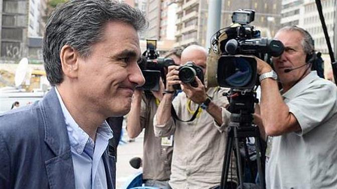 Φαρμακερές ατάκες στην δραματική συνεδρίαση για το χρέος 