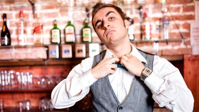 10 πράγματα που πρέπει να σταματήσεις να κάνεις στα μπαρ