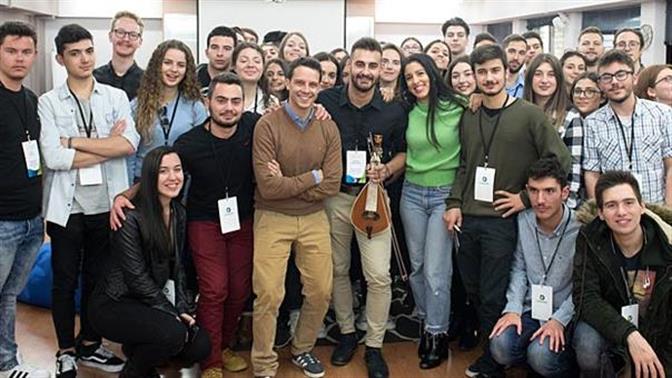 Η COSMOTE στηρίζει με υποτροφίες φοιτητές που το έχουν ανάγκη