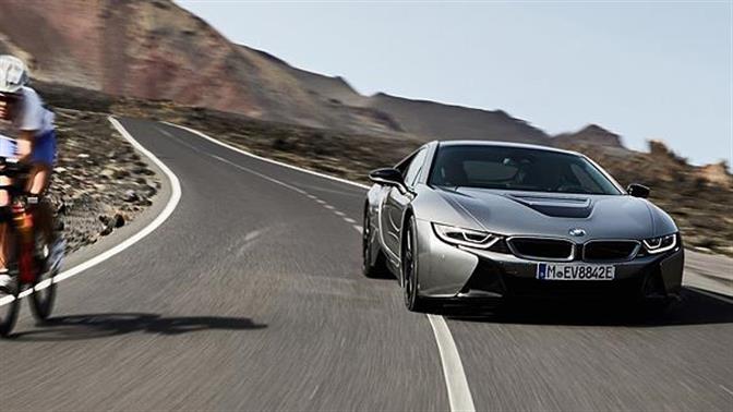 Ανοίγει σαμπάνιες η BMW
