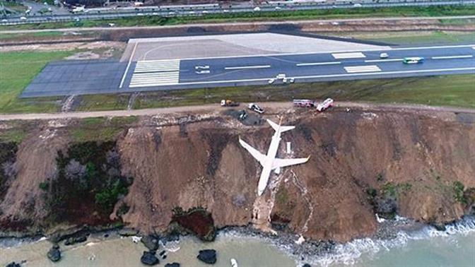 Αεροπλάνο γλυστρά σε γκρεμό στην Τουρκία