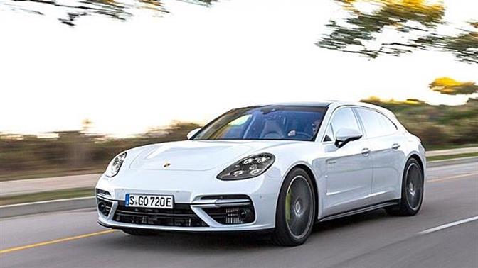 Η Porsche αγκαλιάζει την ηλεκτροκίνηση