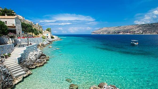 Οι υπέροχες θαλασσινές γωνιές της Πελοποννήσου
