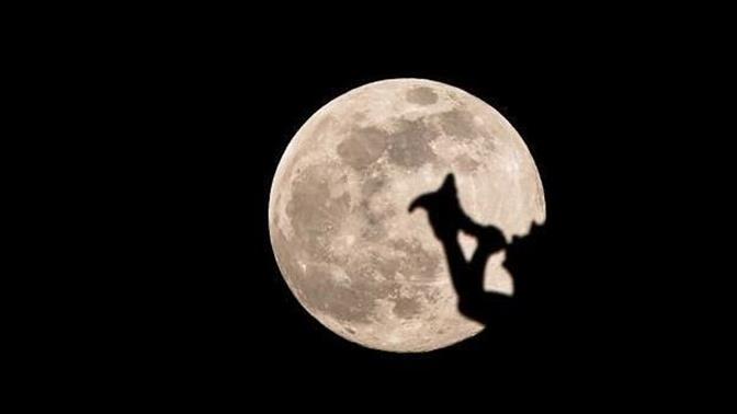 Υπέροχες εικόνες από τη χτεσινή υπερπανσέληνο