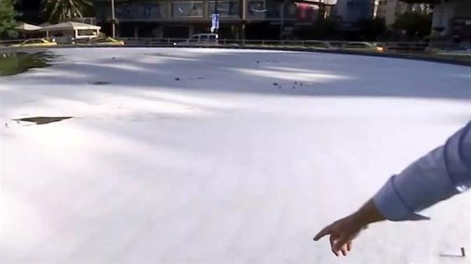 Άφρισε από τις σαπουνάδες το σιντριβάνι της Ομόνοιας (βίντεο)