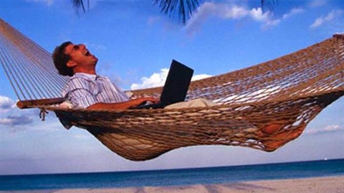 Αυτά που παίρνεις μαζί σου στις διακοπές και δεν χρειάζεσαι