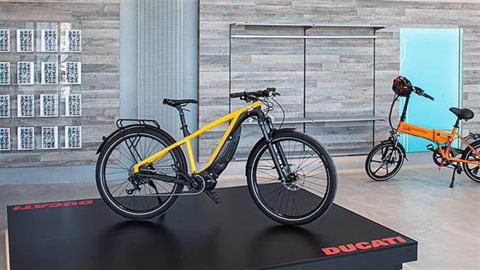 Το Kosmoride φέρνει τα e-bikes στο Μαρούσι 