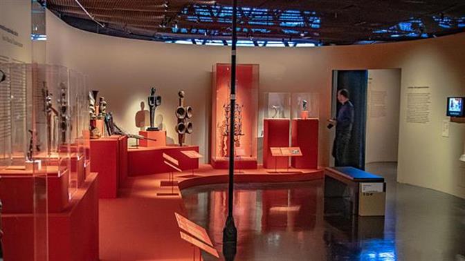 Η Γαλλία επιστρέφει κλεμμένους πολιτιστικούς θησαυρούς