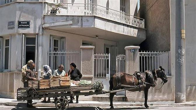 Ένα φωτογραφικό ταξίδι στην Αθήνα των 70s