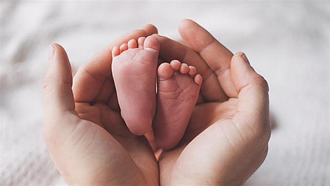 Τσαμπουκαλεμένο νεογέννητο στο «Αττικόν» δίνει το σύνθημα της ανάτασης!