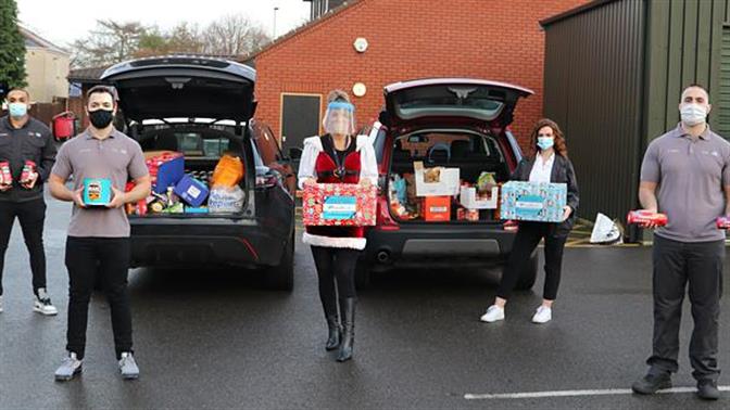 Οι εργαζόμενοι της Jaguar Land Rover στηρίζουν τις ευάλωτες οικογένειες