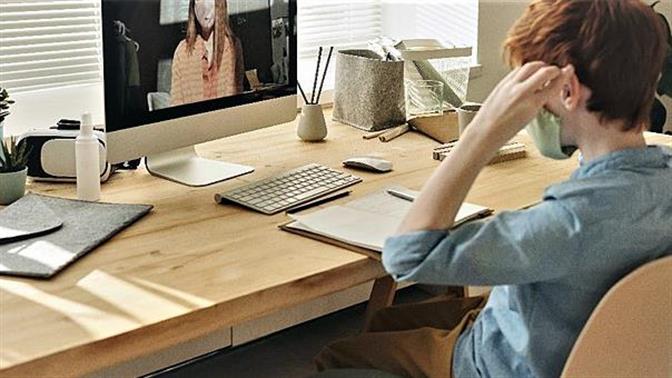 35χρονη φιλόλογος κατηγορείται για αποπλάνηση 13χρονου μαθητή