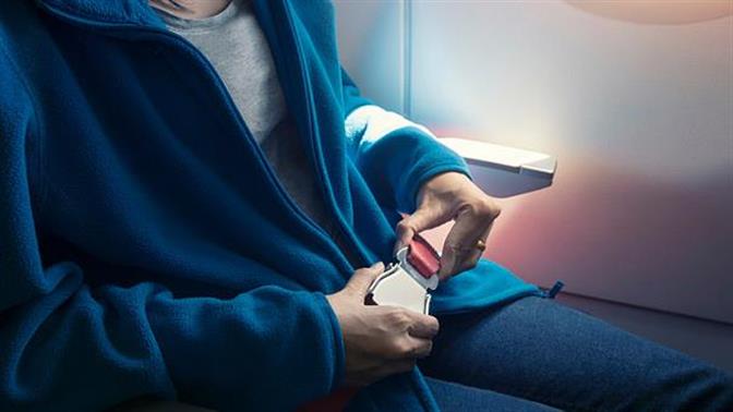 Γυναικολόγος από την Κρήτη έκοβε τις ζώνες στα αεροπλάνα