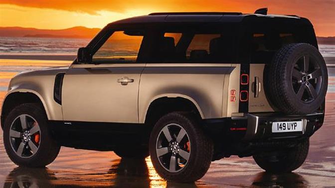 Land Rover Defender: Δεν προλαβαίνει να μαζεύει διακρίσεις