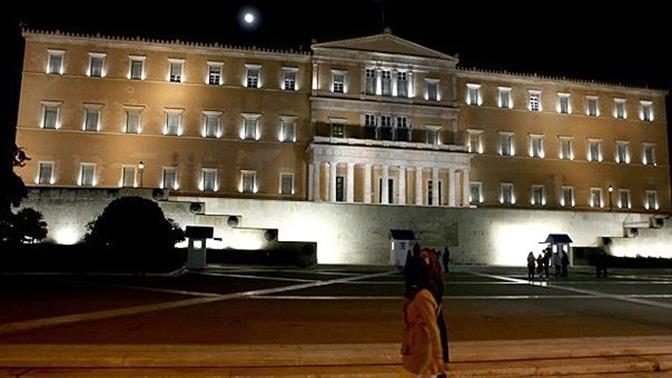 Η Αθήνα βυθίστηκε στο σκοτάδι για την Ώρα της Γης