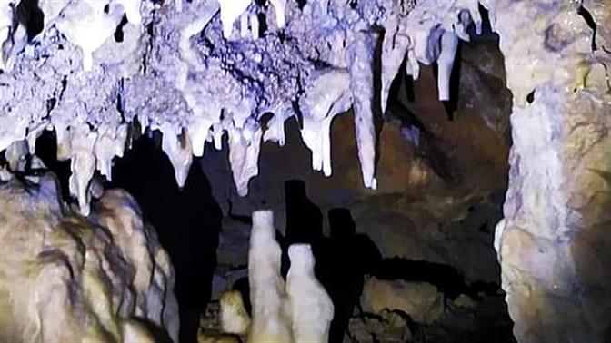 Ανακάλυψαν τυχαία εντυπωσιακό σπήλαιο με σταλαγμίτες και σταλακτίτες