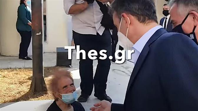 Ο Πρωθυπουργός δίκασε ηλικιωμένη που δεν είχε κάνει εμβόλιο