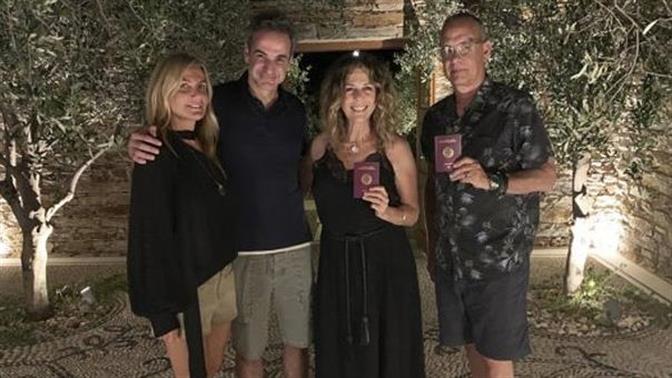 Ο Κυριάκος Μητσοτάκης συνέφαγε με Τζεφ Μπεζος και Τομ Χανκς στην Αντίπαρο