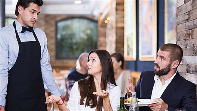 Κάλεσαν ηθοποιούς για γύρισμα αλλά ήταν... αρραβώνας