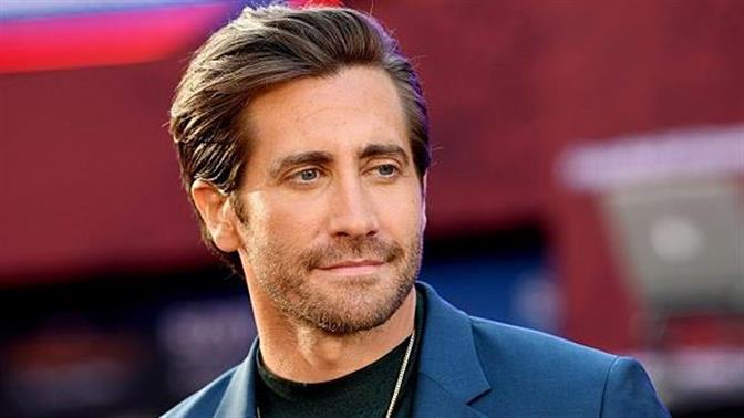 Τζέικ Τζίνενχαλ: «Δεν πιστεύω ότι το μπάνιο είναι απαραίτητο»