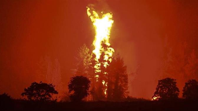 Πυρκαγιές από κεραυνούς σε Μάνδρα και Χαλκιδική
