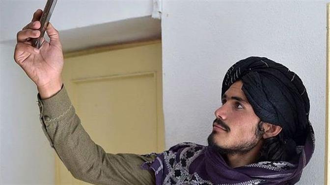 Το Facebook κατεβάζει τους λογαριασμούς των Ταλιμπάν