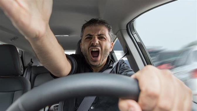 Άνδρας χαστούκισε γυναίκα μπροστά στο παιδί της επειδή αργούσε να παρκάρει