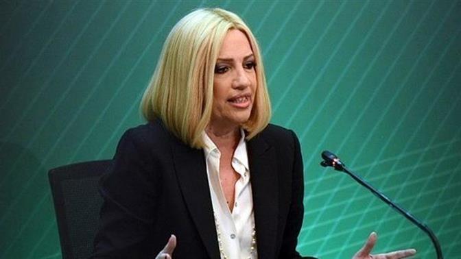 Μπαράζ ευχών από κόμματα και πολίτες για τη Φώφη Γεννηματά