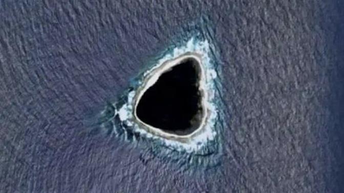 Μυστήριο με μαύρη τρύπα στη μέση του ωκεανού