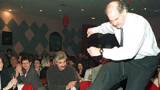 Ο Παπανδρέου χόρεψε 