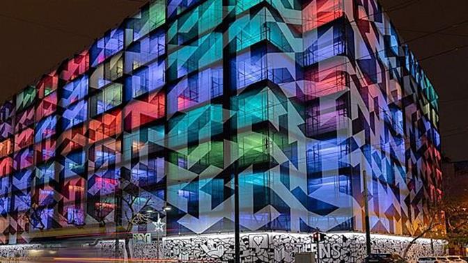 Το Μινιόν φωταγωγήθηκε εντυπωσιακά για τα Χριστούγεννα