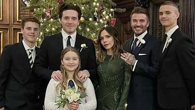 Ο Μπέκαμ σηκώνεται στις μύτες των ποδιών σε οικογενειακή φωτογραφία