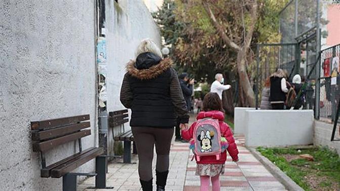 Σχολεία: 15.000 + τα κρούσματα σε μαθητές και εκπαιδευτικούς