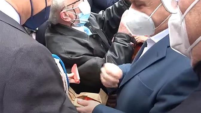 Έδωσαν σουγιάδες στον Μητσοτάκη για να... ξυρίσει Τσίπρα και Πολάκη