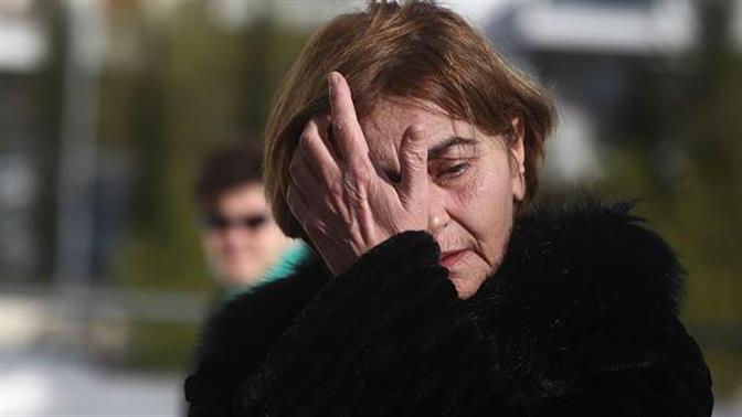 Η μητέρα της Ελένης Τοπαλούδη παραστέκεται στη μητέρα του Άλκη στα ποντιακά