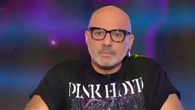 Νίκος Μουτσινάς: «Κατά καιρούς μου στέλνουν 